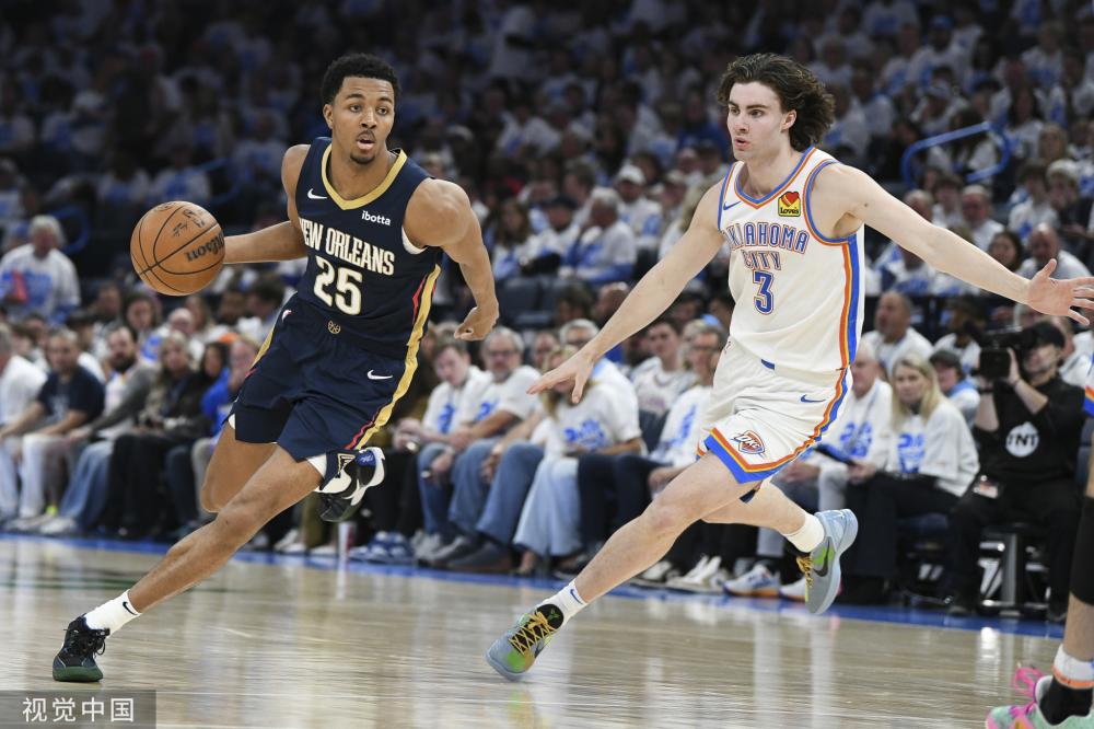 她用汗水和 她用汗水和