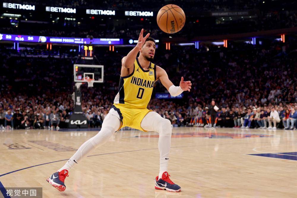 强调了他在 强调了他在